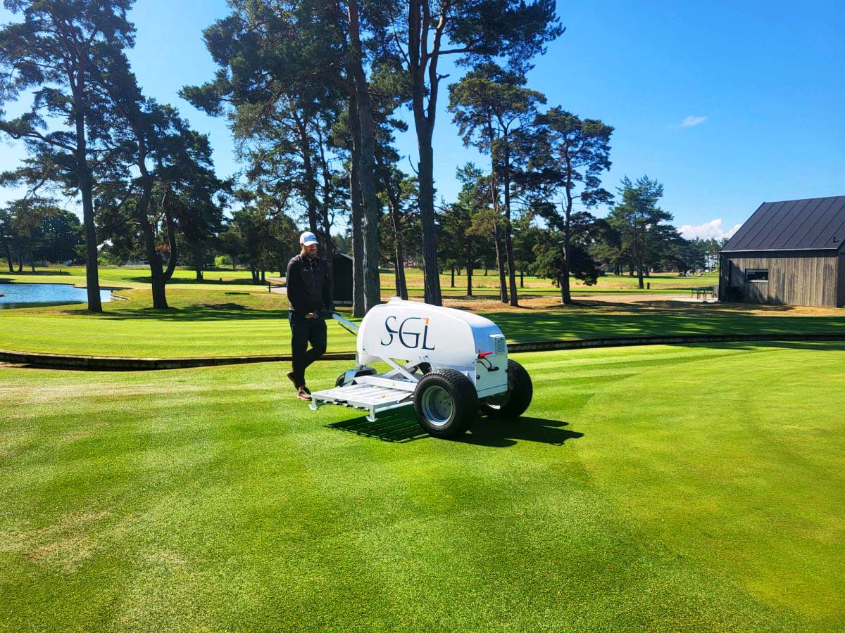 UV-C treatment with the UVC180 at AB Kristianstads Golfbana in Skåne, Sweden.